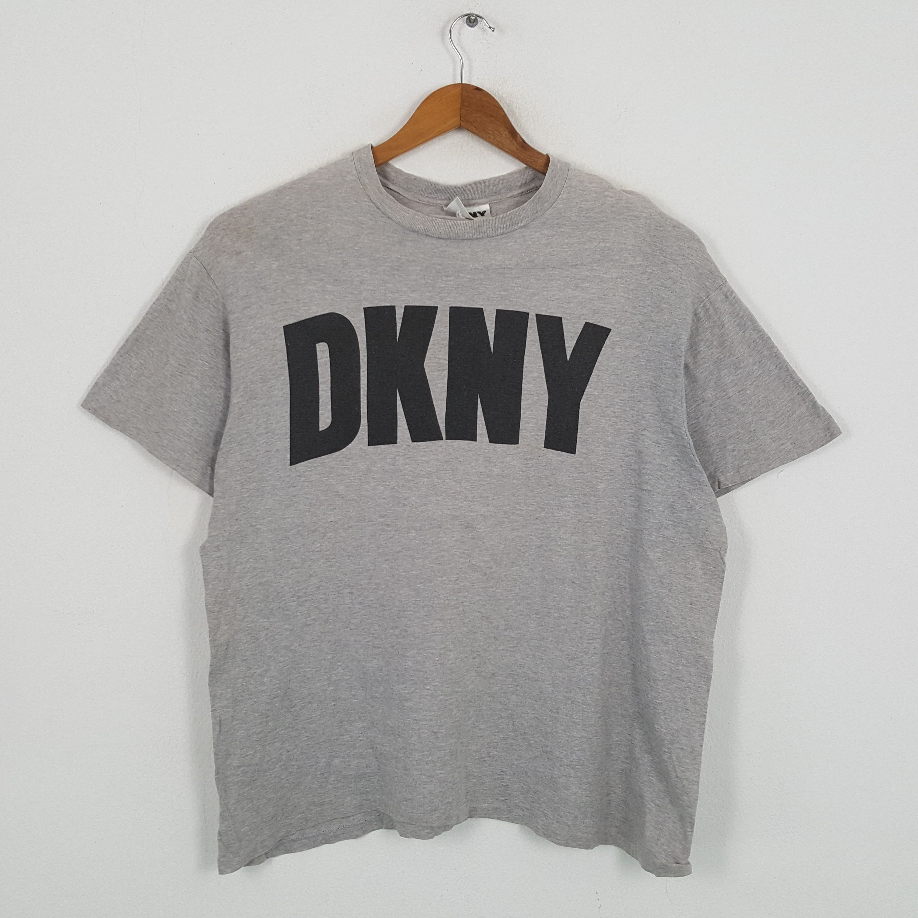 DKNY × Vintage Vintage DKNY American Streetwear Skateboard Style T-Shirt Size US XL / EU 56 / 4 - 1 Thumbnail