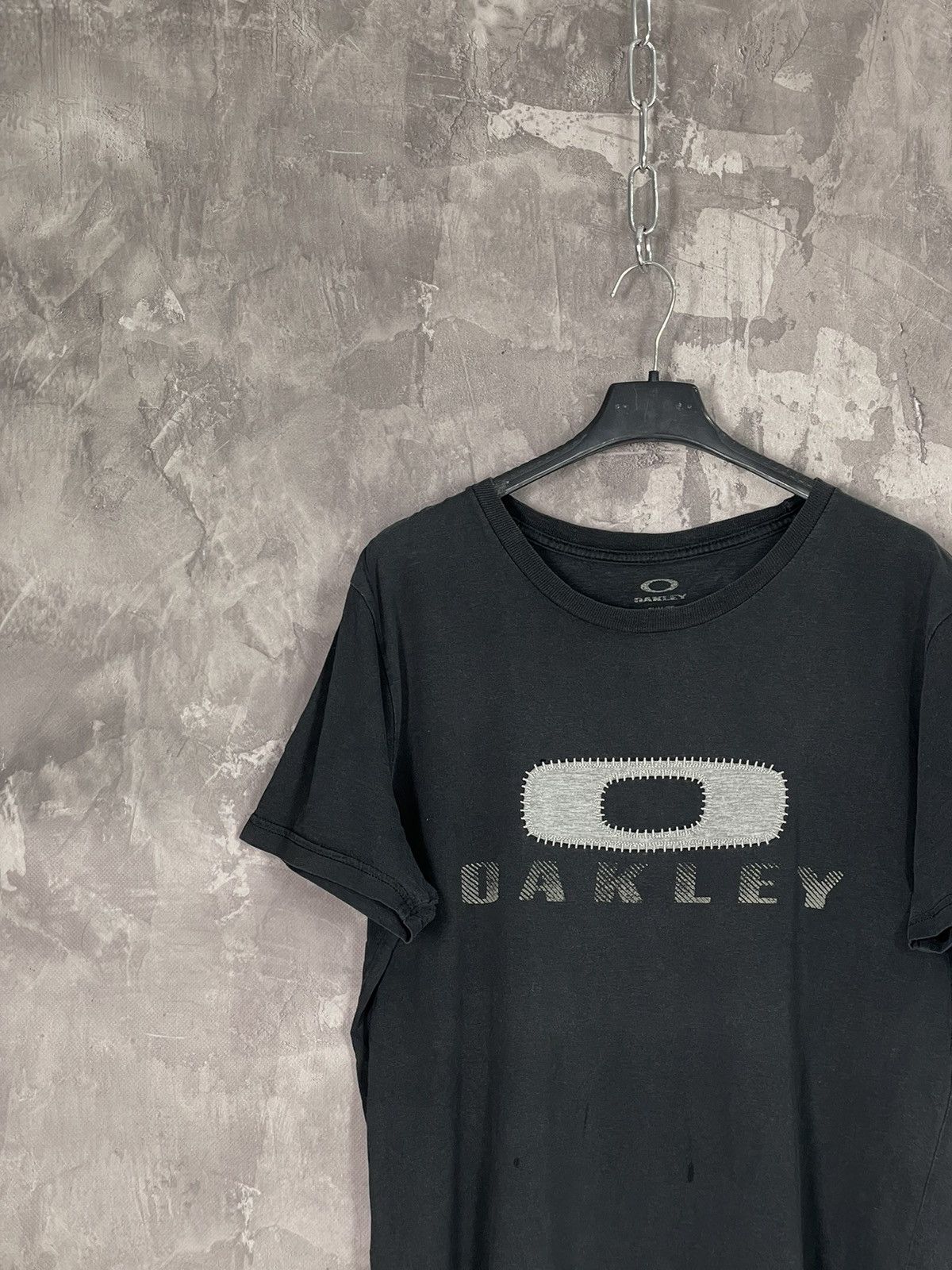 Japanese Brand × Oakley × Vintage Oakley Vintage 3D Logo Y2K Archival 90s T shirt Size US L / EU 52-54 / 3 - 2 Thumbnail