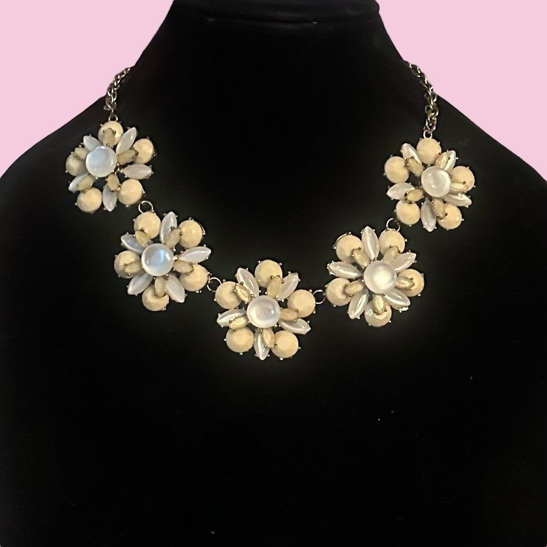 Banana Republic Banana Republic yellow daisies statement necklace Size ONE SIZE - 1 Thumbnail