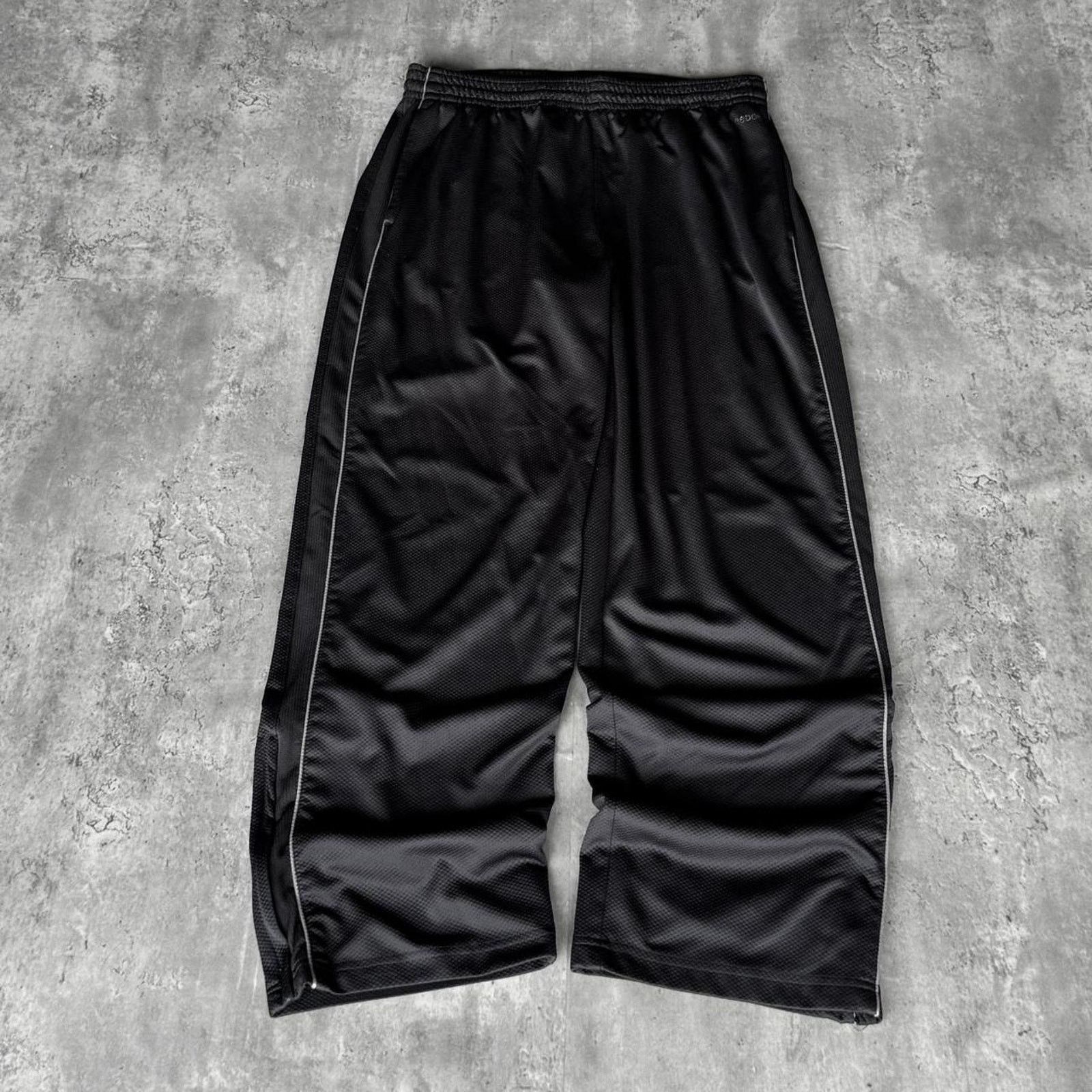Japanese Brand × Reebok × Vintage Vintage Y2K Reebok Baggy Black Tech Drill Grunge Sweatpants Size US 35 - 1 Thumbnail