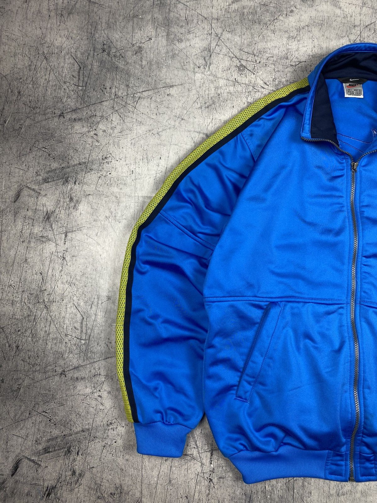 Nike Vintage Nike Track Jacket Big Swoosh Full Zip Y2K Size US L / EU 52-54 / 3 - 3 Thumbnail