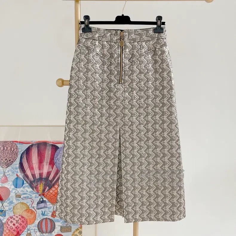 Louis Vuitton Louis Vuitton Printed logo and floral skirt Size 35" - 2 Thumbnail