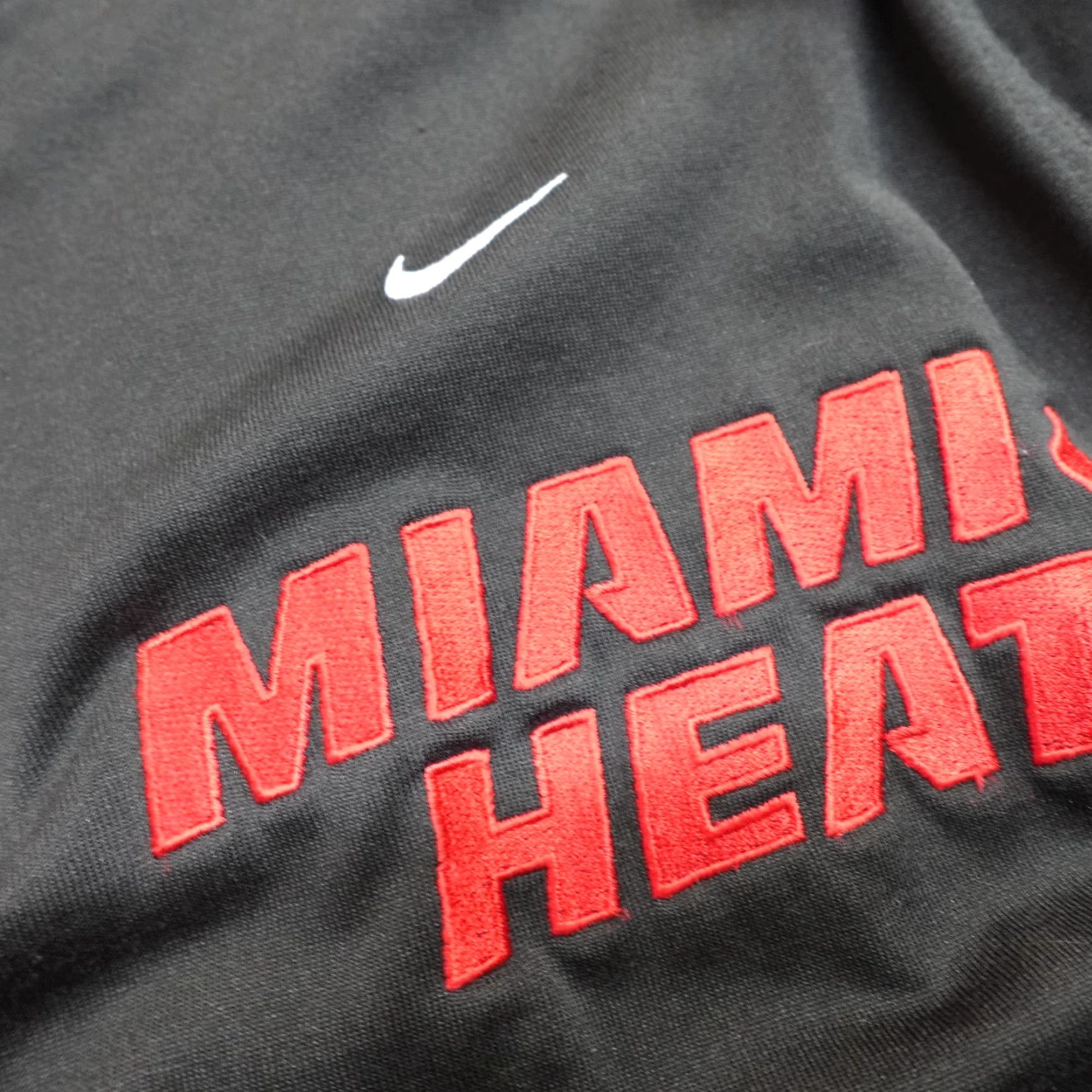 Nike VINTAGE Nike Shirt Miami Heat Embroidered 1/4 Zip Black M Mens Short Sleeve Pullover 1990s Y2K Size US M / EU 48-50 / 2 - 5 Thumbnail