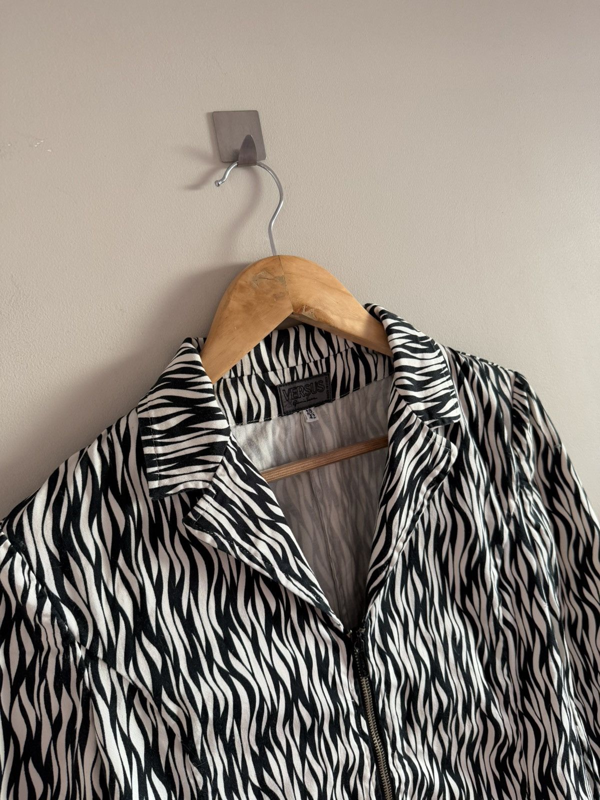 Versus Versace Vintage Gianni Versace Versus Zebra Printed Blazer Jacket Size M / US 6-8 / IT 42-44 - 3 Thumbnail