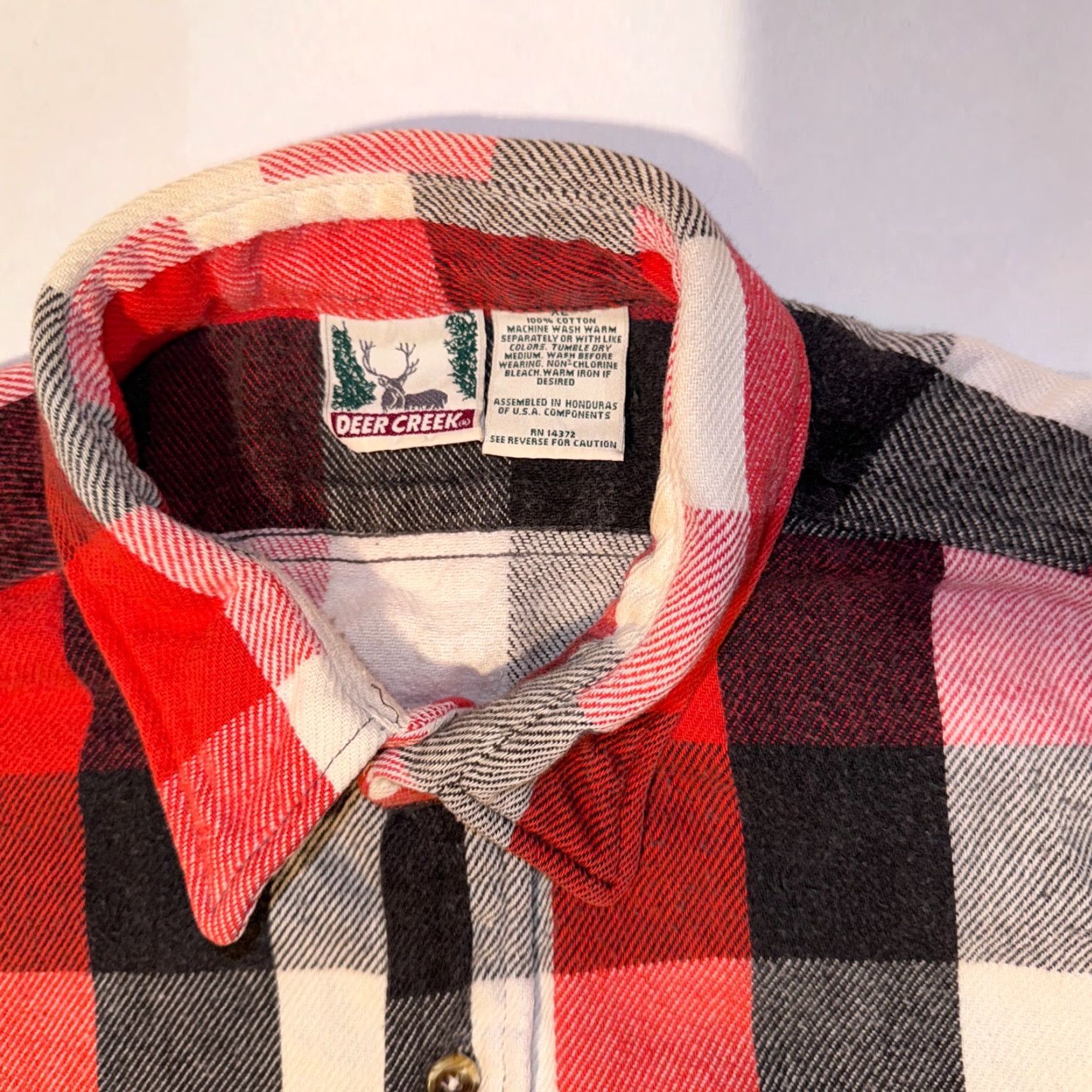 Vintage VINTAGE DEER CREEK Shirt Button-Up Plaid Red & Black Long Sleeve XL Mens Classic Outdoor Logo Size US XL / EU 56 / 4 - 2 Thumbnail