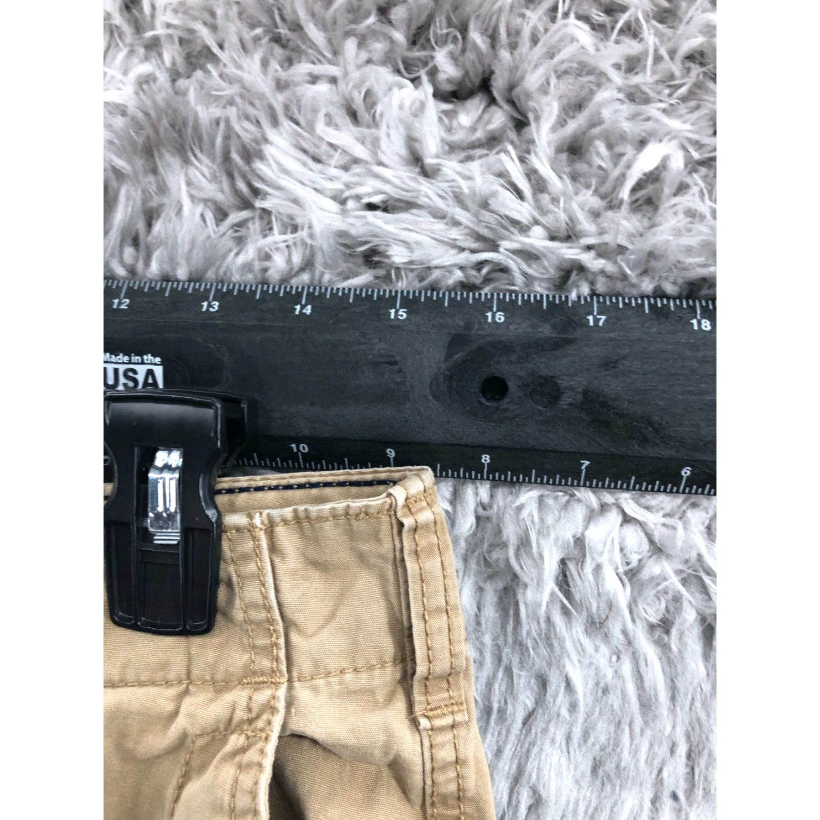 Gap Gap Cargo Shorts Mens Size 30 Mid Rise Medium Wash Beige Shorts Cargo Gap Mens 30 Beige Medium Wash Size US 30 / EU 46 - 2 Thumbnail