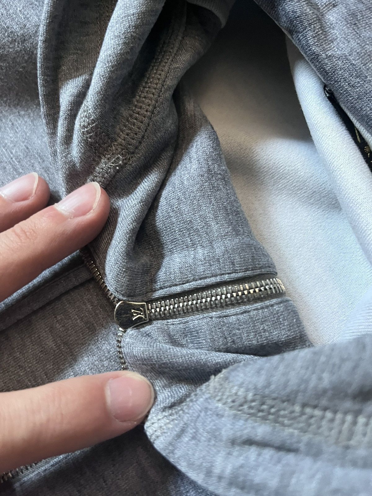 Louis Vuitton Louis Vuitton 2009 by Marc Jacobs LV logo hoodie Size US M / EU 48-50 / 2 - 9 Thumbnail