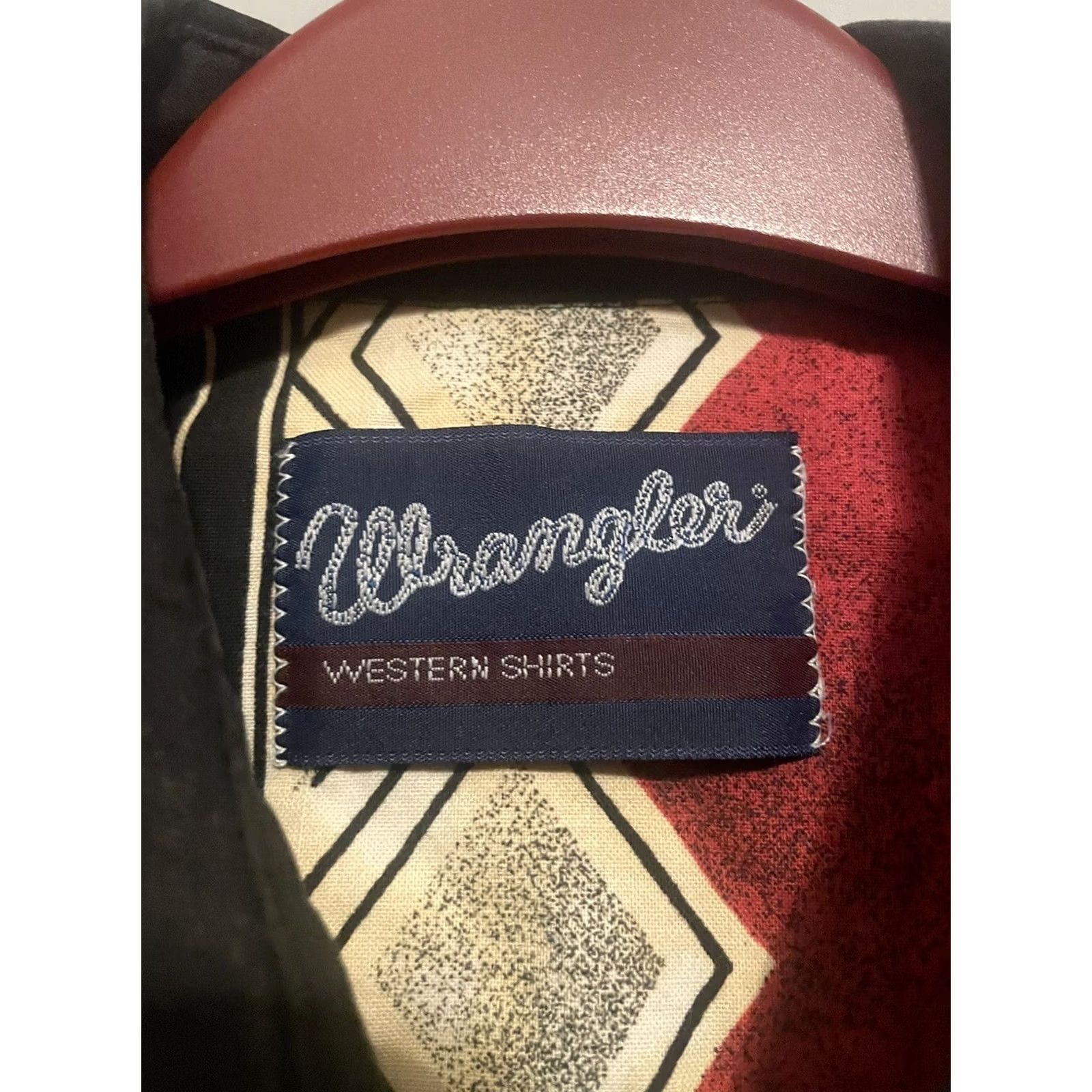 Wrangler VINTAGE Wrangler Mens XL Aztec Long Sleeve Pearl Snap Shirt Western Red B91 Size US XL / EU 56 / 4 - 3 Thumbnail