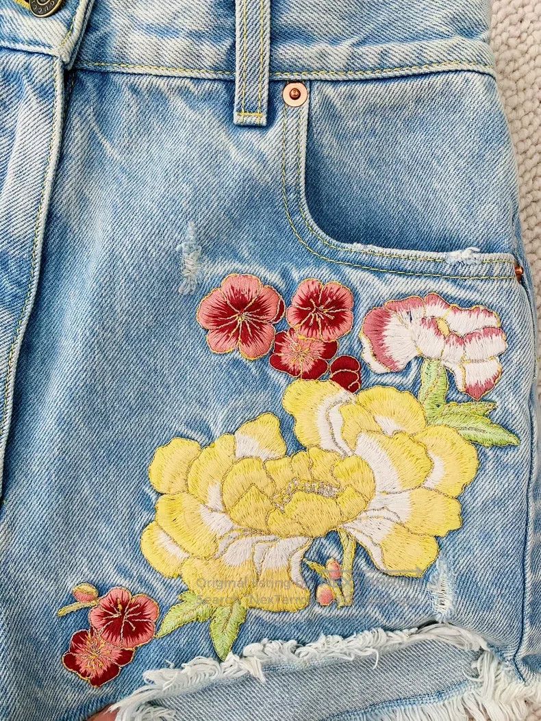 Gucci Gucci Embroidered floral denim shorts Size 24" / US 00 / IT 34 - 2 Thumbnail