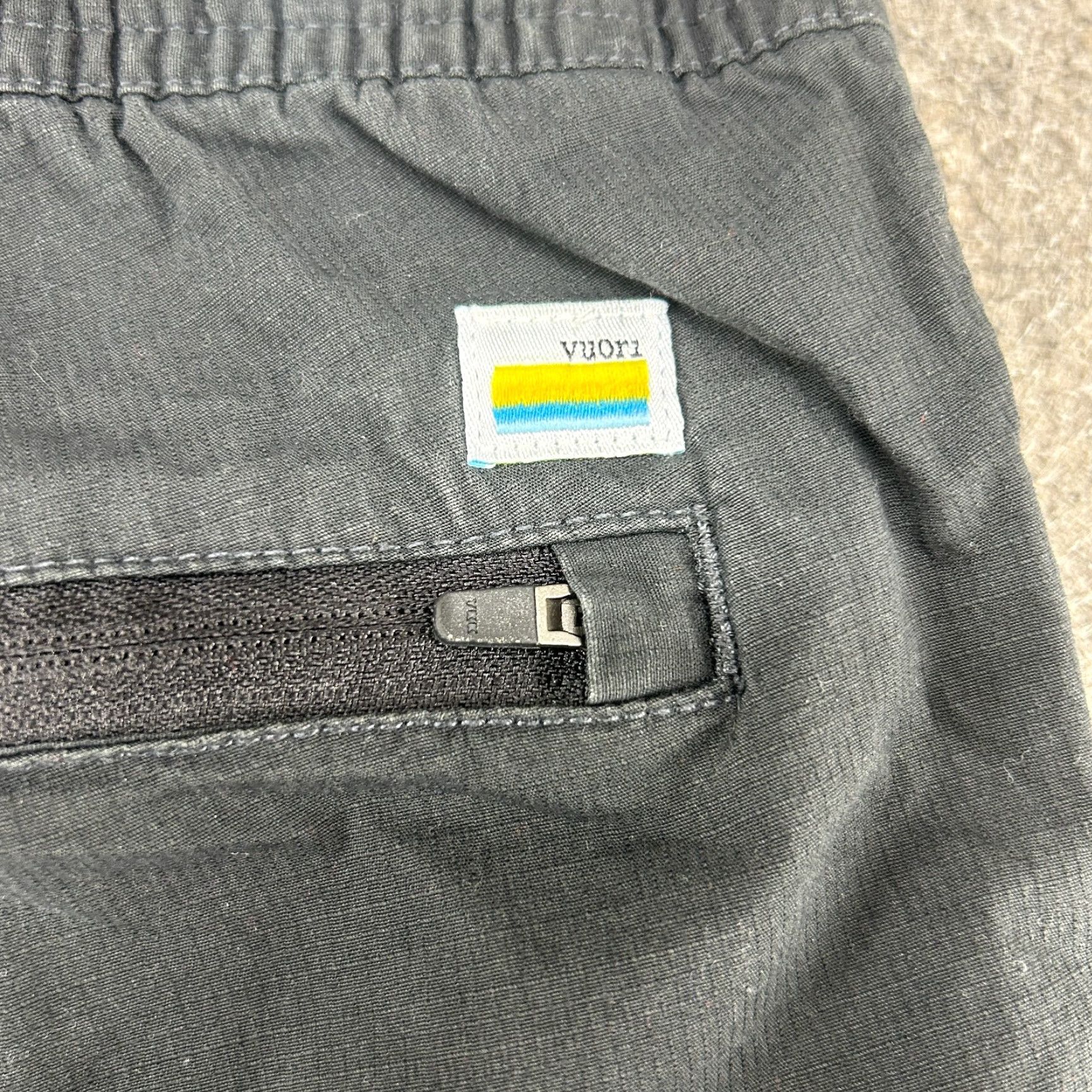 Vuori Vuori Mens M Gray Jogger Pants Cotton Polyester Logo Cargo Pocket Slim Tapered Modern Comfort Everyday Size US 31 - 6 Thumbnail
