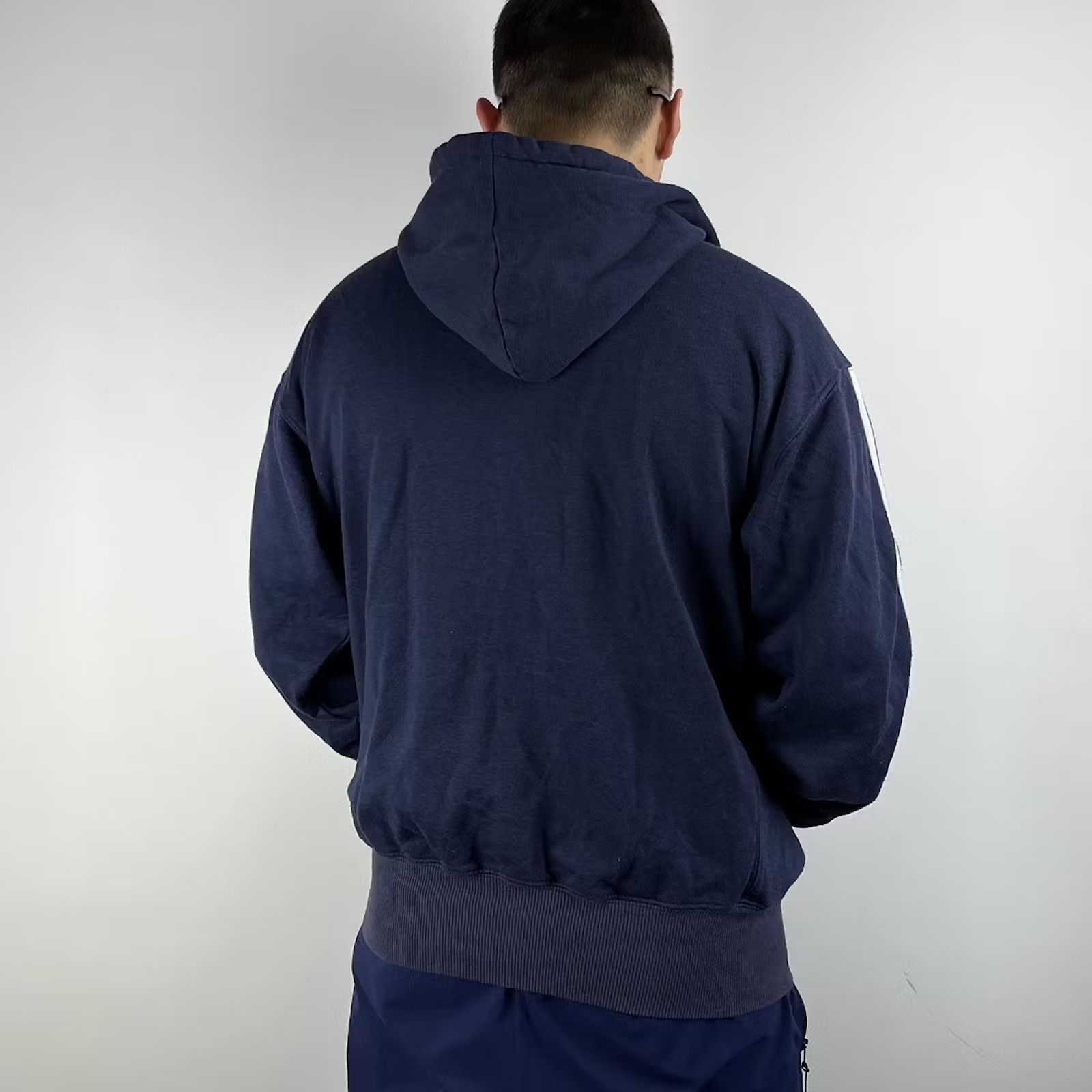 Adidas Vintage Adidas hoodie embroidered logo size Large Size US L / EU 52-54 / 3 - 2 Thumbnail