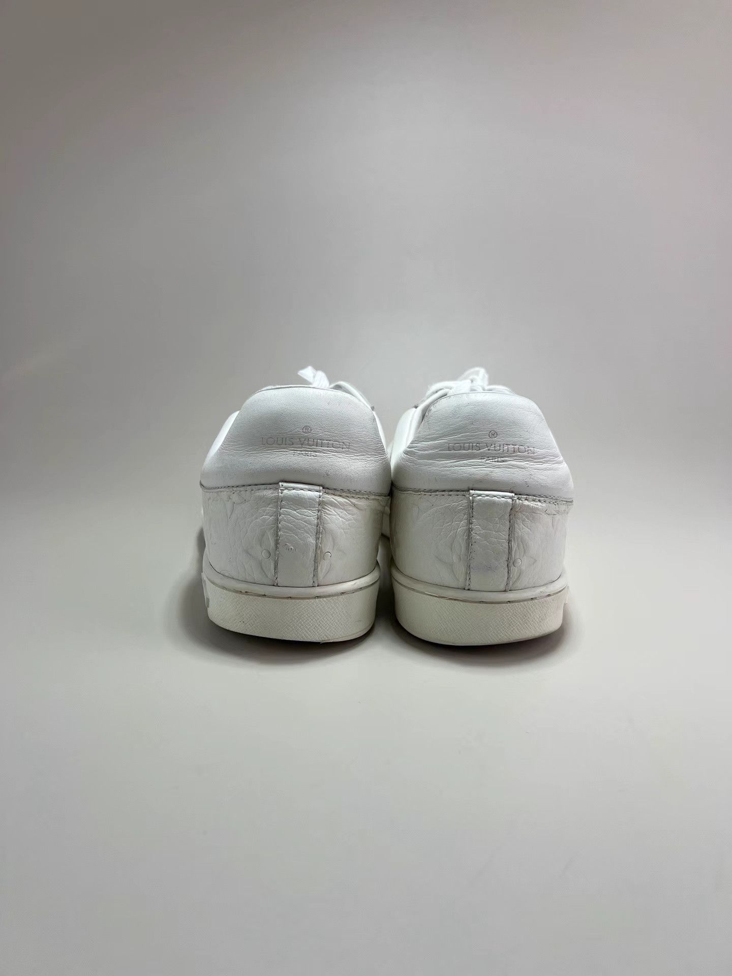 Louis Vuitton LOUIS VUITTON LV White Embossed Full Logo Low-Top Sneakers Size US 9 / EU 42 - 3 Thumbnail