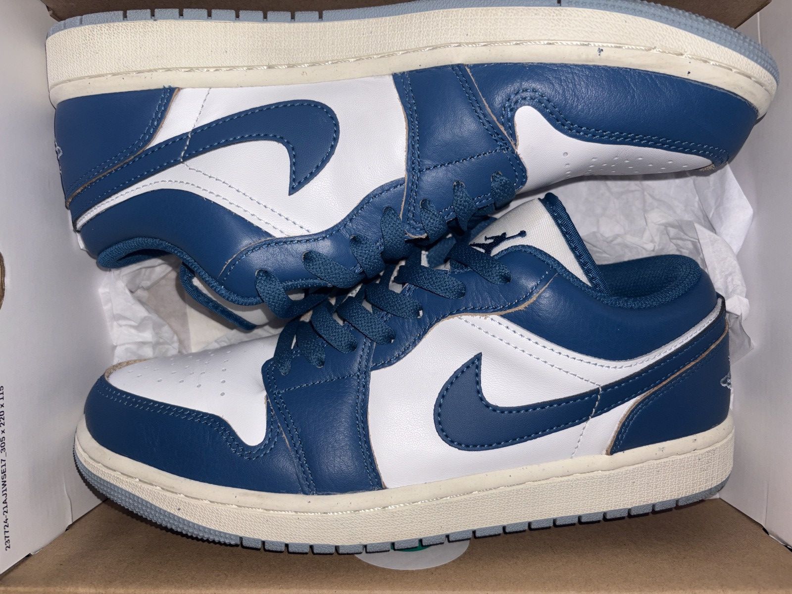Nike Jordan 1 Low SE white/blue size 9 excellent condition Size US 9 / EU 42 - 2 Thumbnail