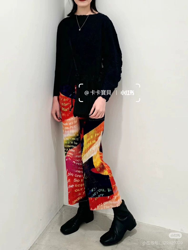 Issey Miyake Issey Miyake size:one size Black round-neck long sleeves Size S / US 4 / IT 40 - 1 Thumbnail