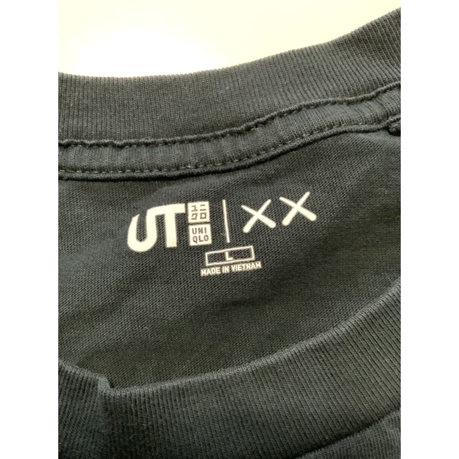 Uniqlo VINTAGE Uniqlo UT X Kaws Companion Limited Edition Black Graphic S/S T-Shirt L Mens Black Graphic Limited Edition T-Shirt Mens L Size US L / EU 52-54 / 3 - 7 Thumbnail