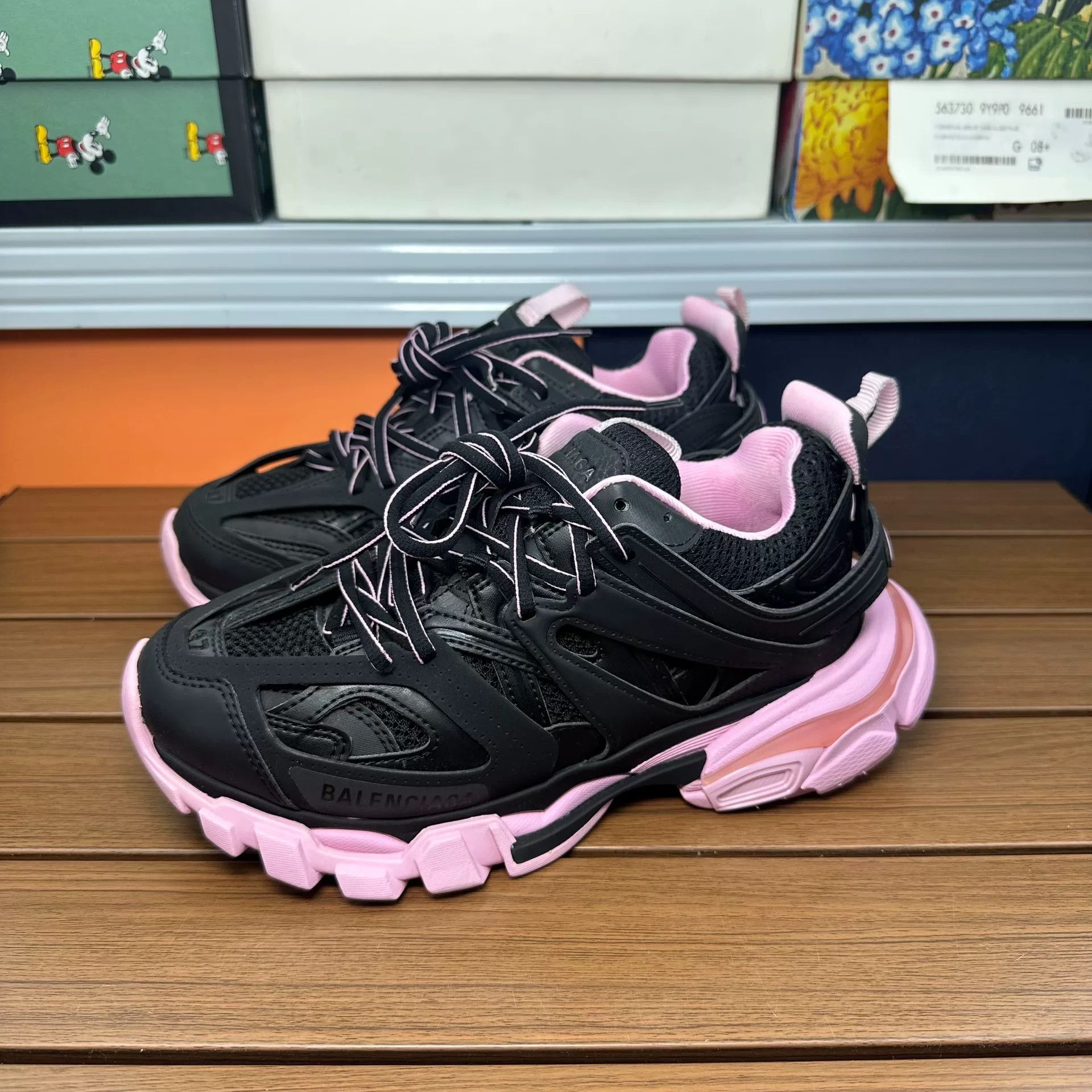 Balenciaga Balenciaga Pink Lowtop Sneakers it_37 Women Size US 7 / IT 37 - 1 Thumbnail