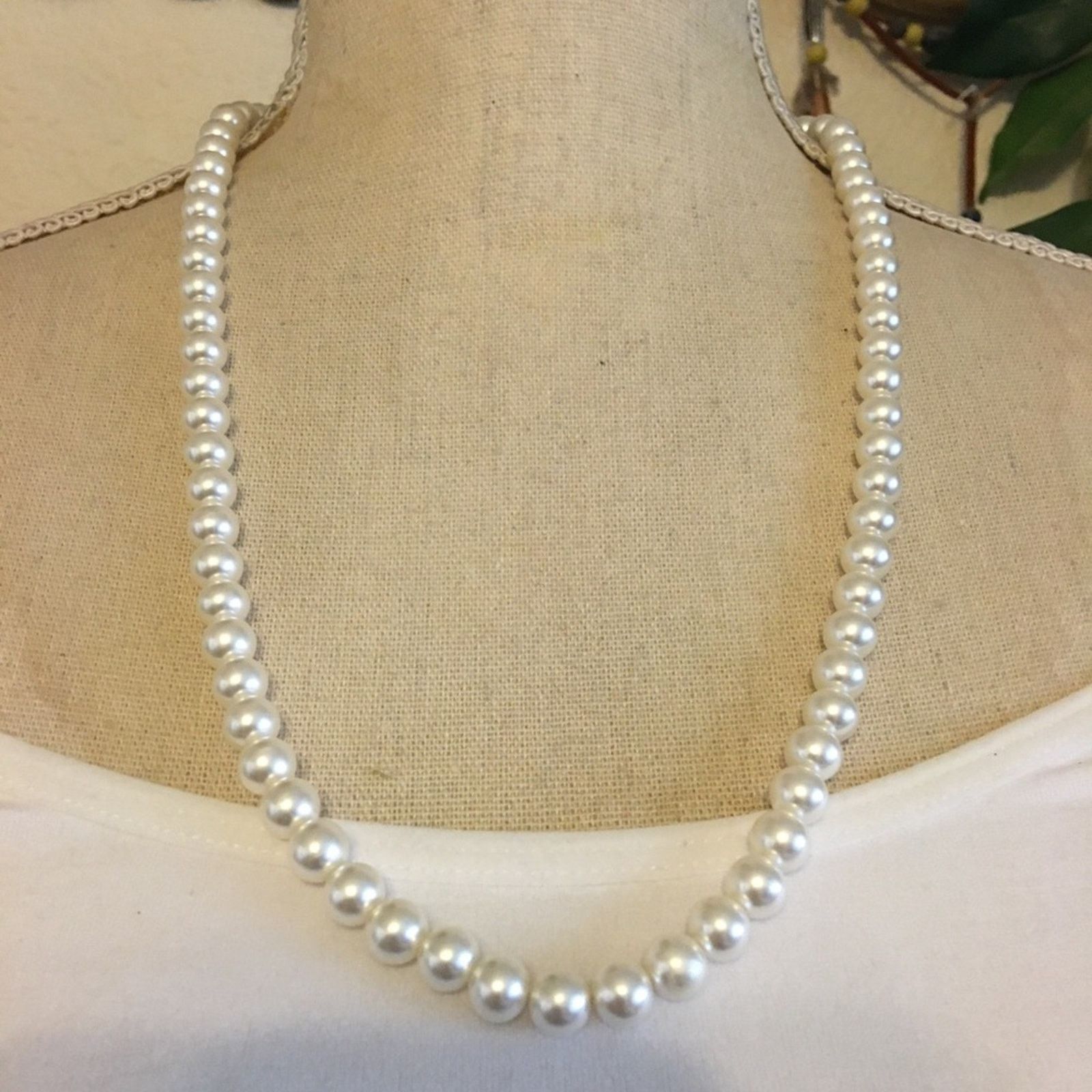 Vintage Vintage high shine white plastic pearl necklace Size ONE SIZE - 1 Thumbnail
