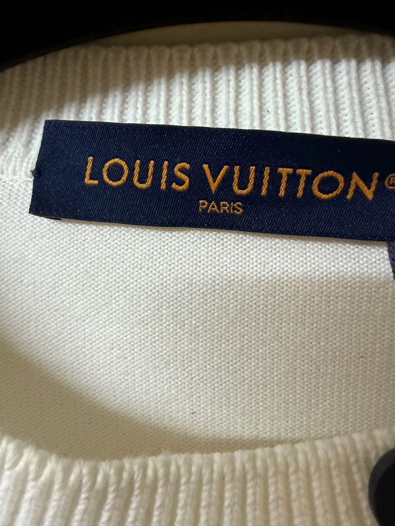 Louis Vuitton Louis Vuitton Grey Pin Short Sleeve Size US S / EU 44-46 / 1 - 4 Thumbnail