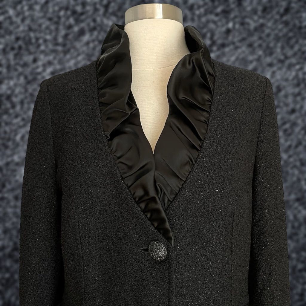 Vintage St John Jacket Black Metallic Tweed Satin Ruffle Collar Size 10 Womens Regular Button Front Pocketed Fashion Coat Opaque Wool Blend Size L / US 10 / IT 46 - 1 Thumbnail