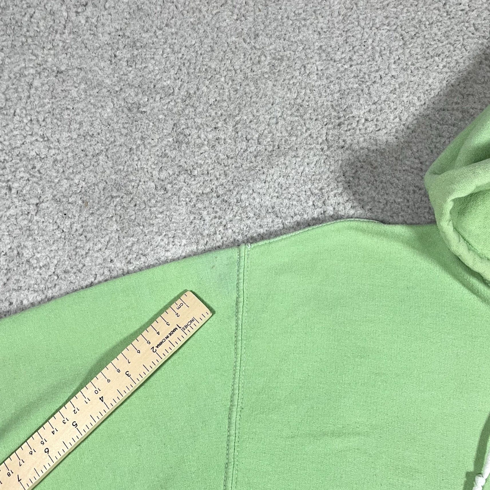 Gildan Saint Pablo Hoodie Mens M Green Sweatshirt Concert 2016 Tour Merch Kanye West Shirt Hooded Pockets Logo Graphic Print Size US M / EU 48-50 / 2 - 2 Thumbnail