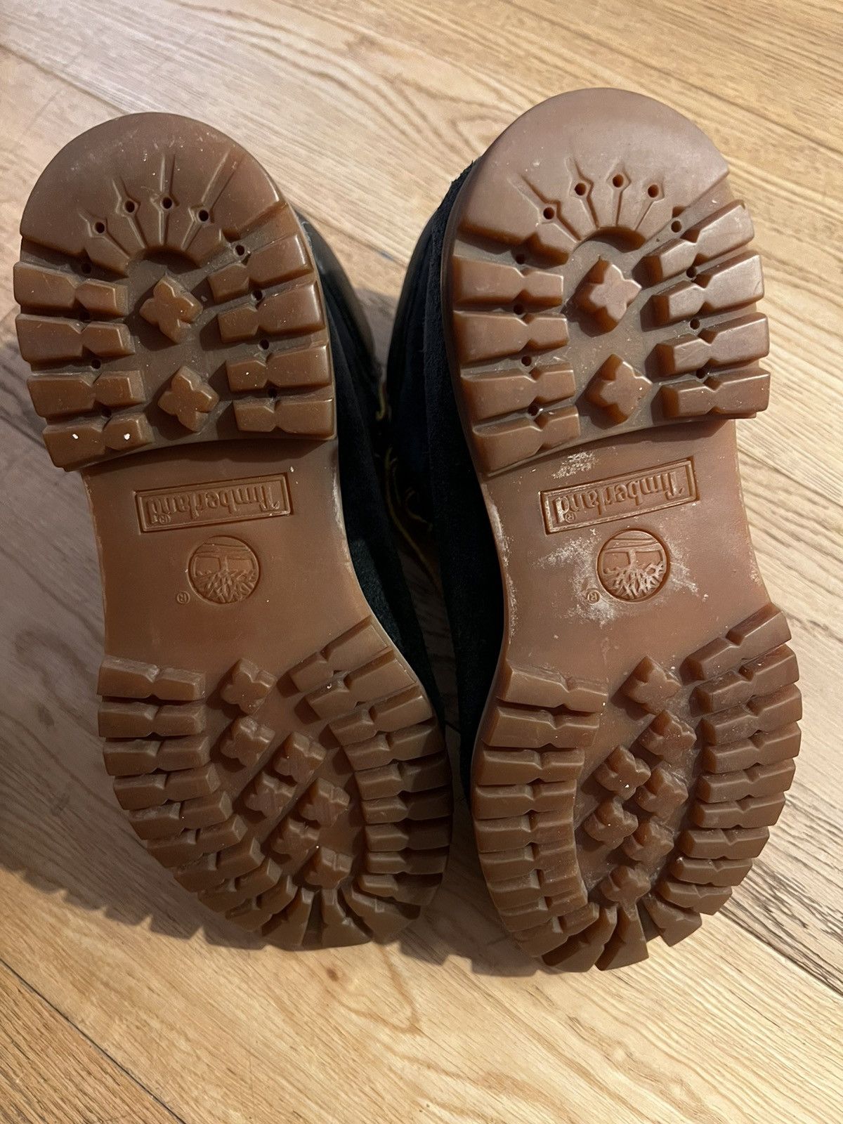 Timberland Unique Pair of Timberland Classic Suede Fluffy Black Size US 8.5 / EU 41-42 - 6 Thumbnail