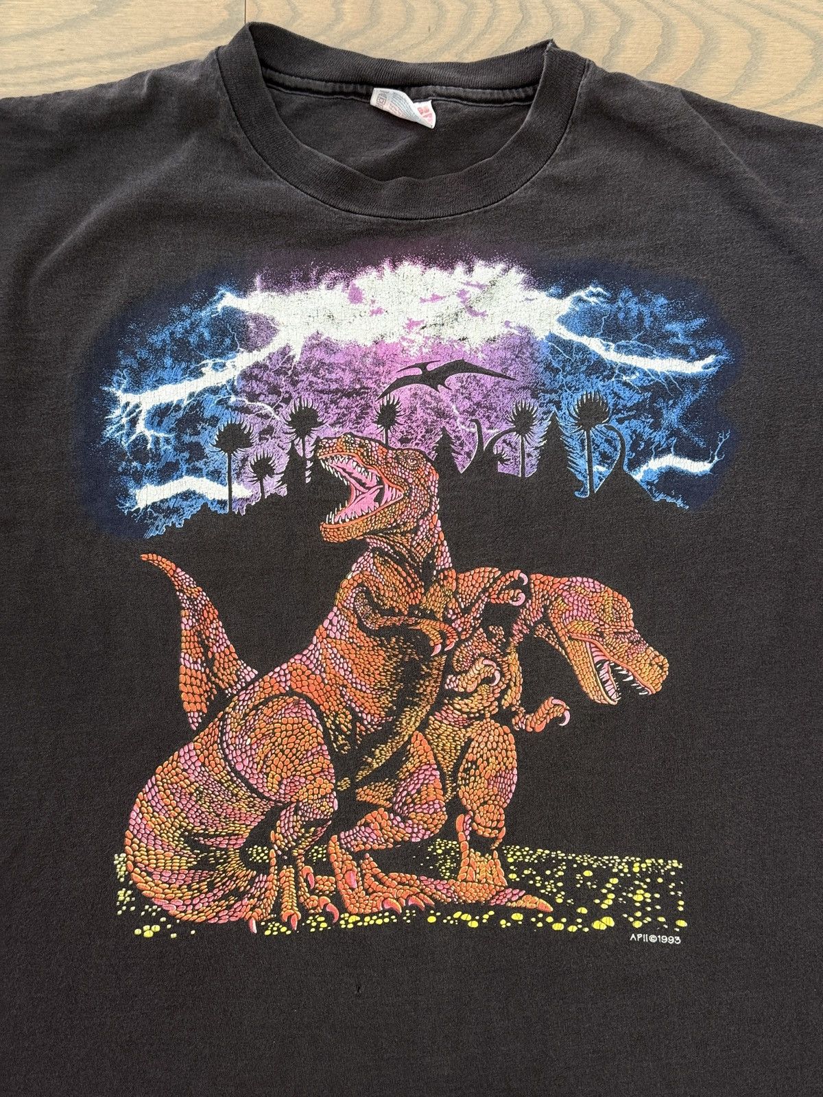 Vintage Vintage 1993 dinosaur tee Size US XL / EU 56 / 4 - 2 Thumbnail