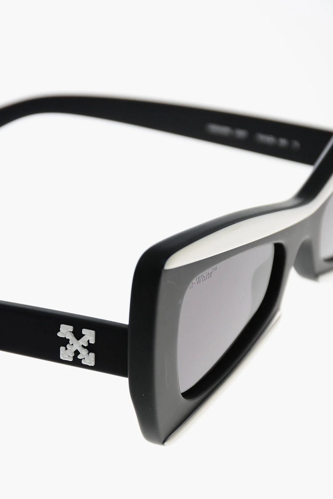 Off-White og1mm0426 Size: OS / Butterfly Sunglasses in Black & White Size ONE SIZE - 4 Thumbnail
