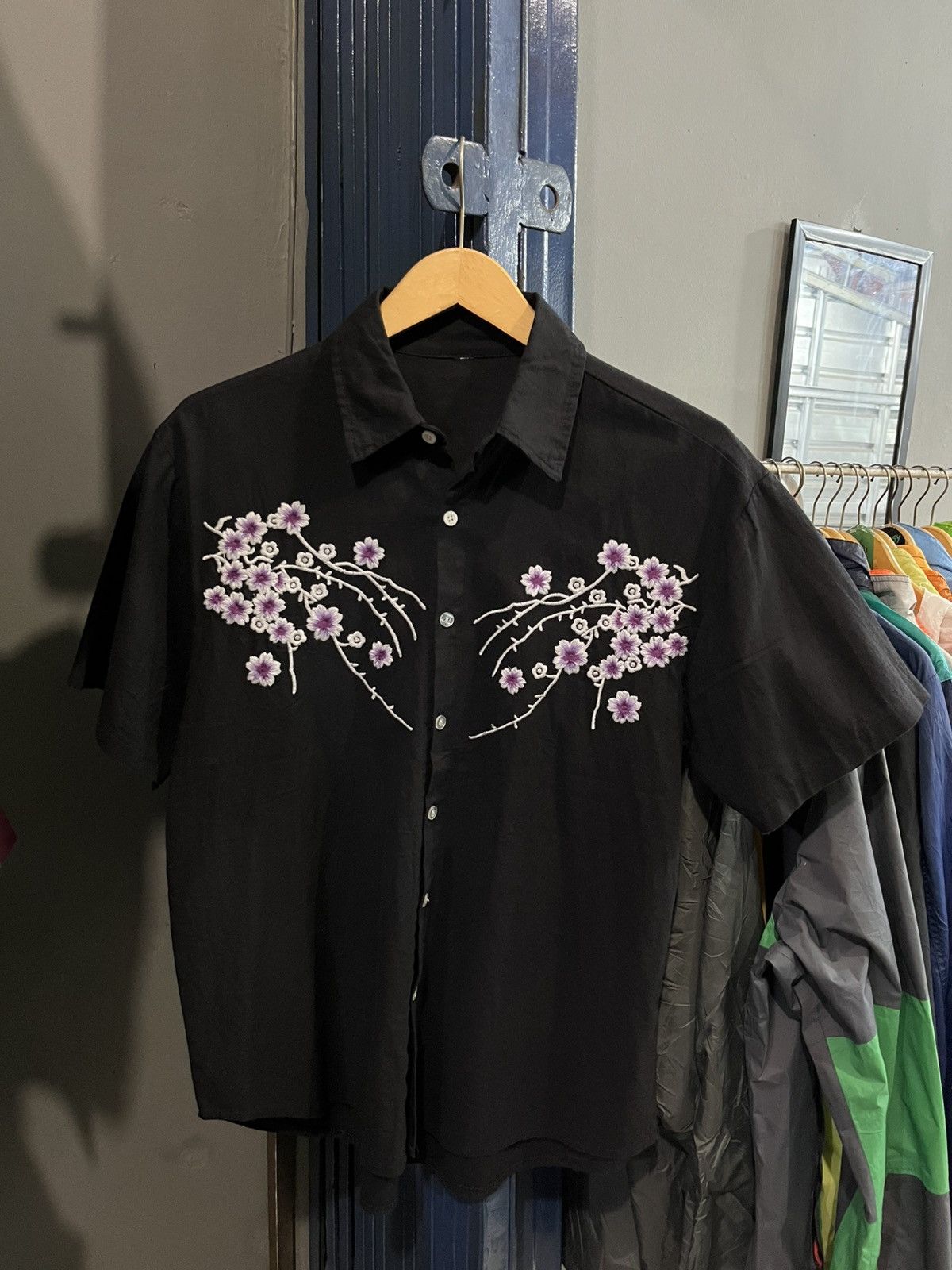 Japanese Brand Vintage Handmade Flower Embroidery button shirt Size US M / EU 48-50 / 2 - 1 Thumbnail