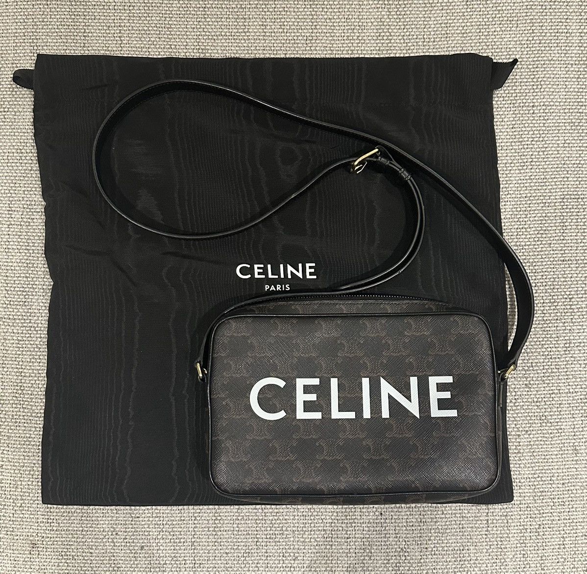Celine Celine Messenger Bag in Triomphe Canvas Size ONE SIZE - 1 Thumbnail