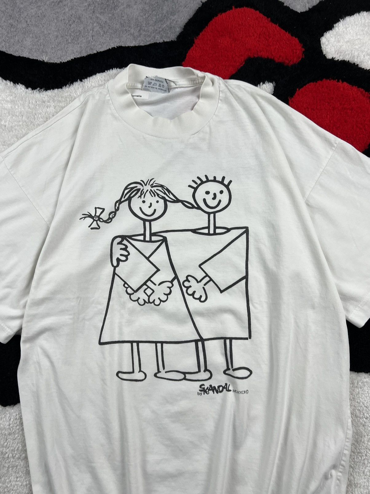 Vintage Vintage 1993 Skandals Germany Family Y2K Faded Tee Shirt Size US S / EU 44-46 / 1 - 4 Thumbnail
