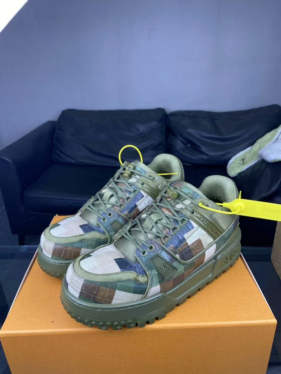 Louis Vuitton Louis Vuitton Green Lowtop Sneakers 9.5 Men Size US 9.5 / EU 42-43 - 1 Thumbnail