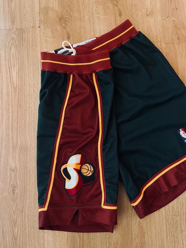 Champion Seattle Supersonics Basketball Game Shorts Champion Size US 44 / EU 60 - 4 Thumbnail