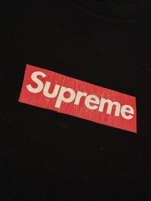 Supreme black shirt hot sale red box logo