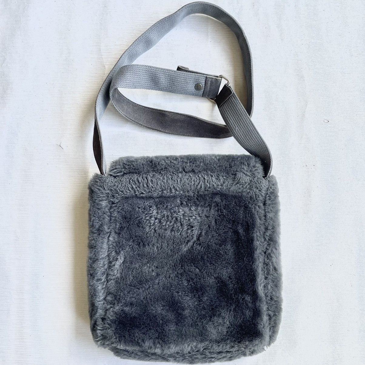 Designer × Japanese Brand × Yohji Yamamoto ❗️RARE ❗️Ined Homme Yohji Yamamoto Japan Furry Crossbody Size ONE SIZE - 8 Thumbnail