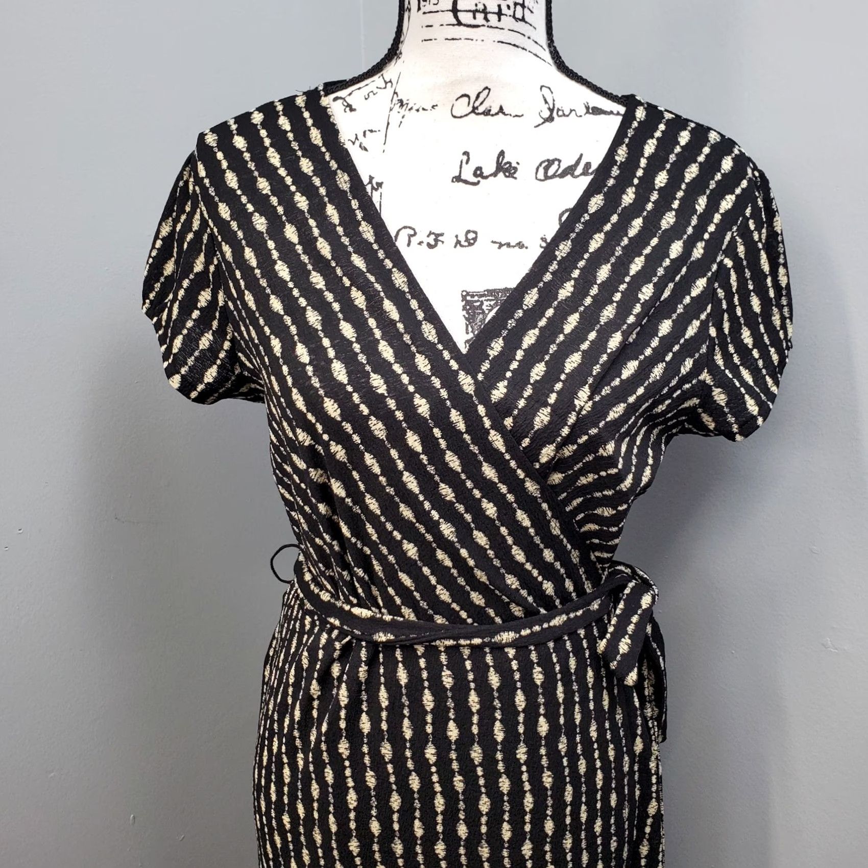 Alfani Alfani Wrap Dress Womens PM Black Tan Striped Short Sleeve Tie Waist Dress Mens? (Note: This line contains an incorrect placeholder.) Size 32" / US 10 / IT 46 - 3 Thumbnail