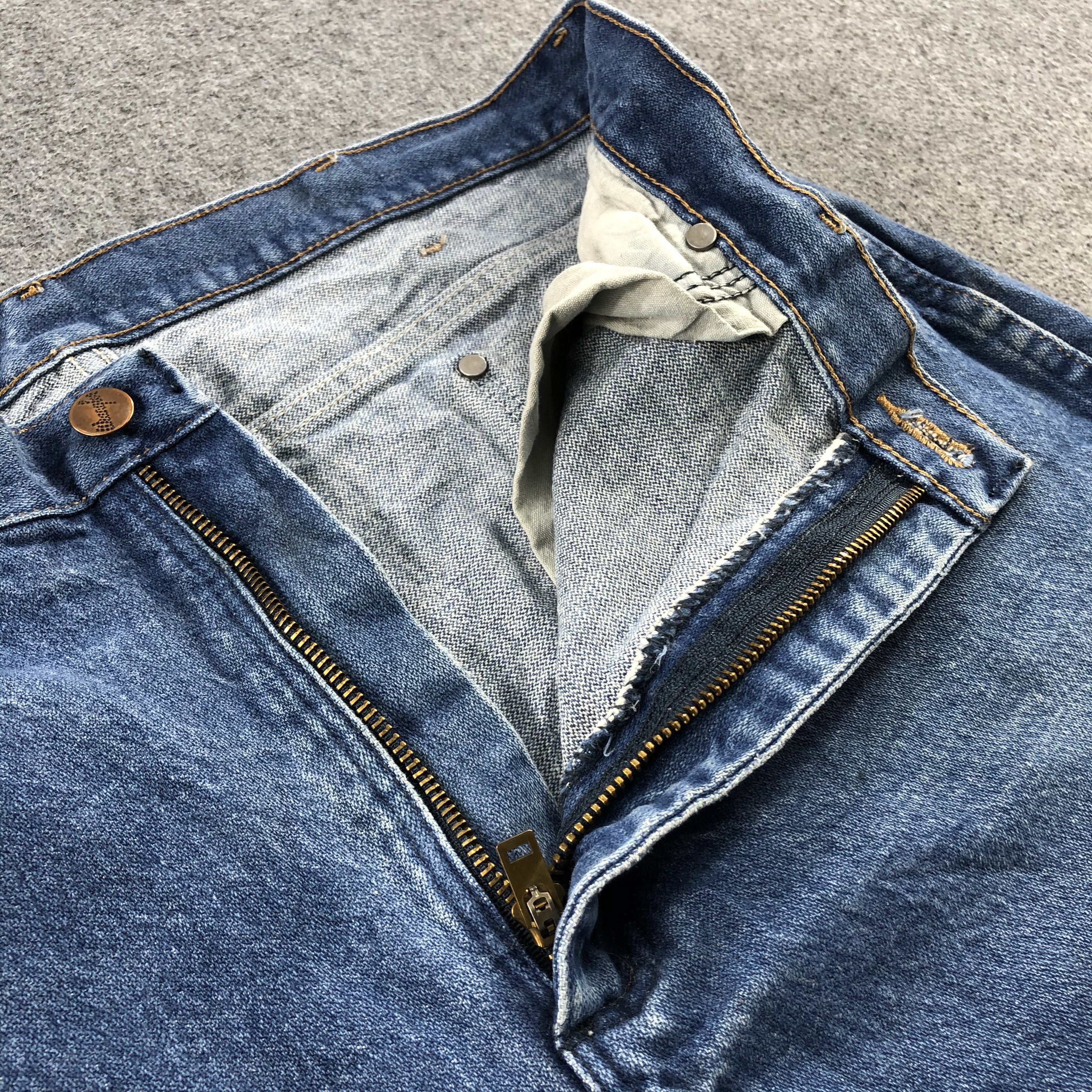 Vintage Vintage Blue Wash Wrangler Jeans-J2111 Size US 35 - 9 Thumbnail