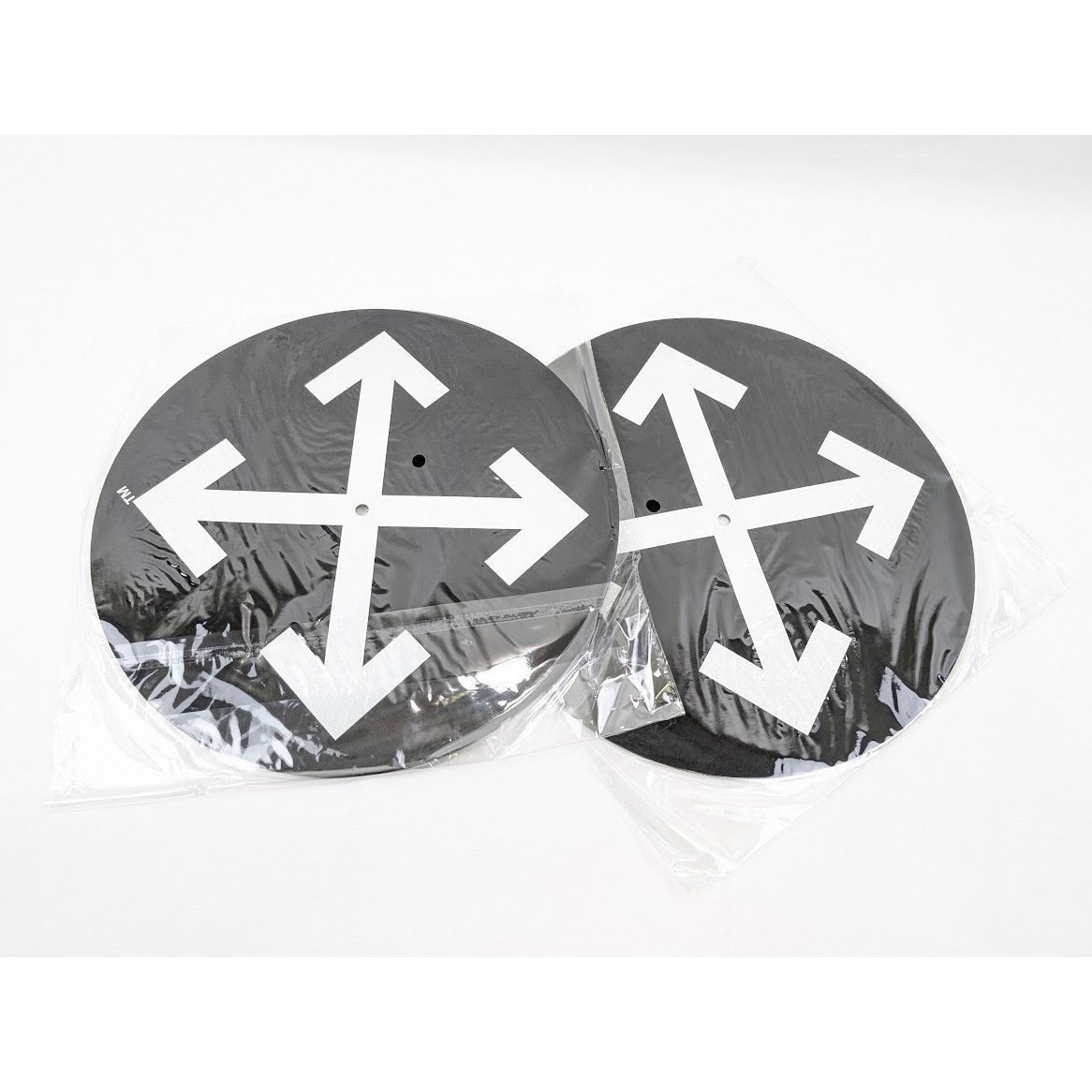 Off-White o1rshd1 Q:4 / Size: OS / Arrow Vinyl Slipmat Set Black/White Size ONE SIZE - 8 Thumbnail