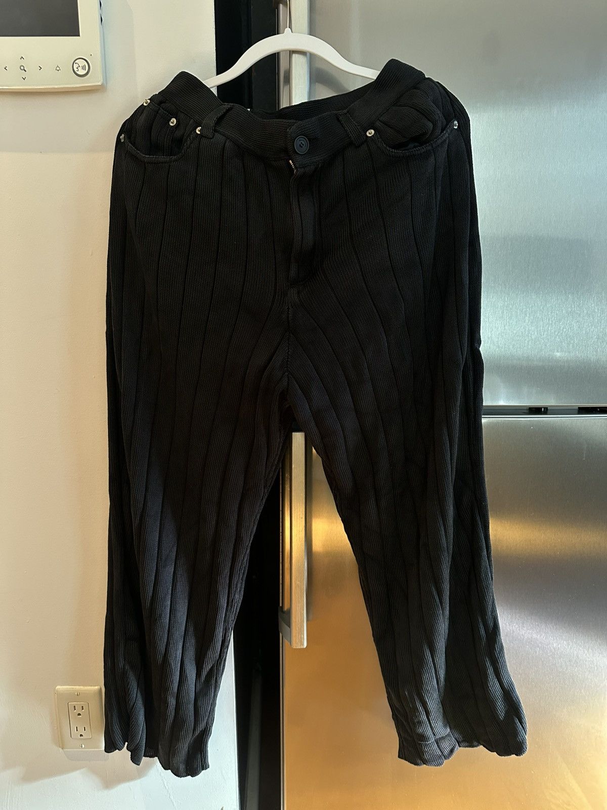 Balenciaga BALENCIAGA SS/22 PLEATED SILK KNITTED WIDE LEG BAGGY PANTS Size US 30 / EU 46 - 1 Thumbnail