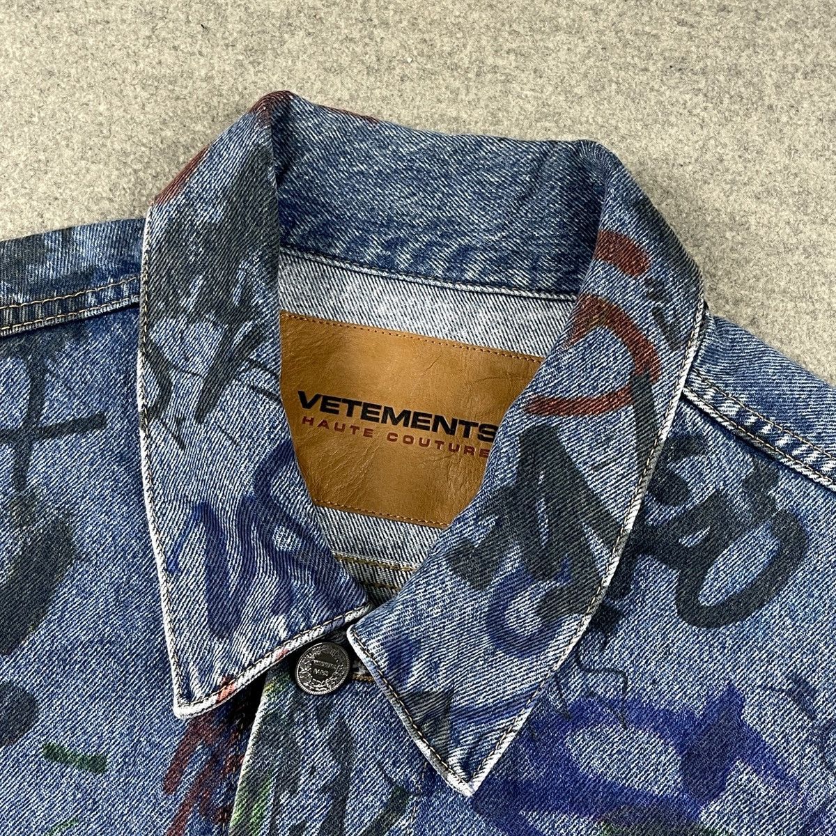 Vetements Vetements Graffiti Denim Jacket Size US L / EU 52-54 / 3 - 4 Thumbnail