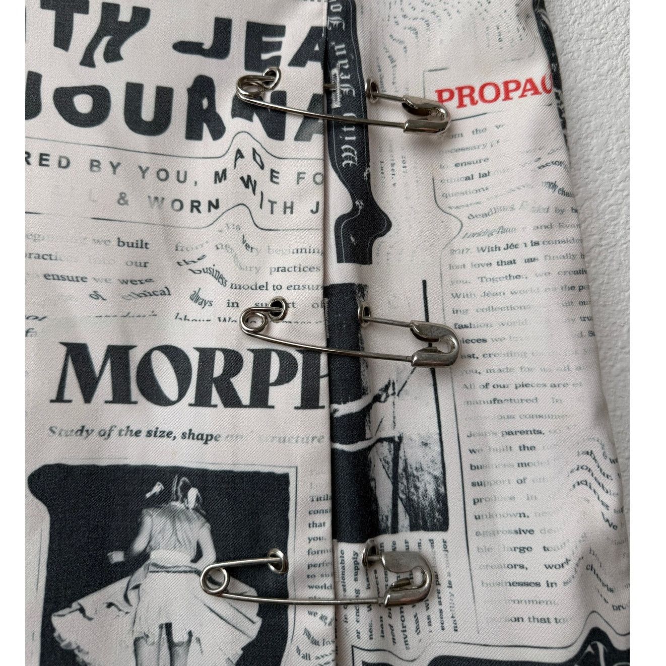 Other With Jéan Ivory Newspaper Print Safety Pin Mini Skirt Size 26" / US 2 / IT 38 - 2 Thumbnail