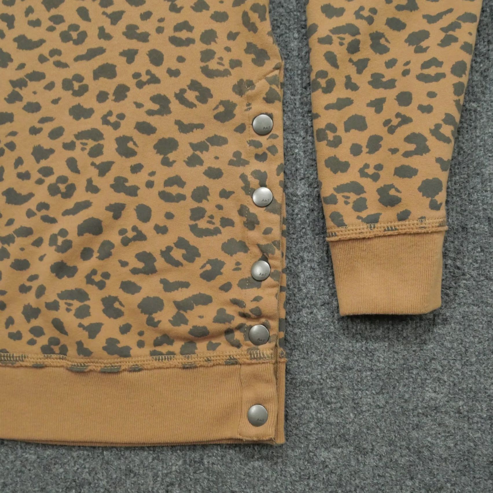 Abercrombie & Fitch Abercrombie & Fitch Womens Medium Brown Leopard Print Long Sleeve Oversized Sweatshirt Size M / US 6-8 / IT 42-44 - 3 Thumbnail