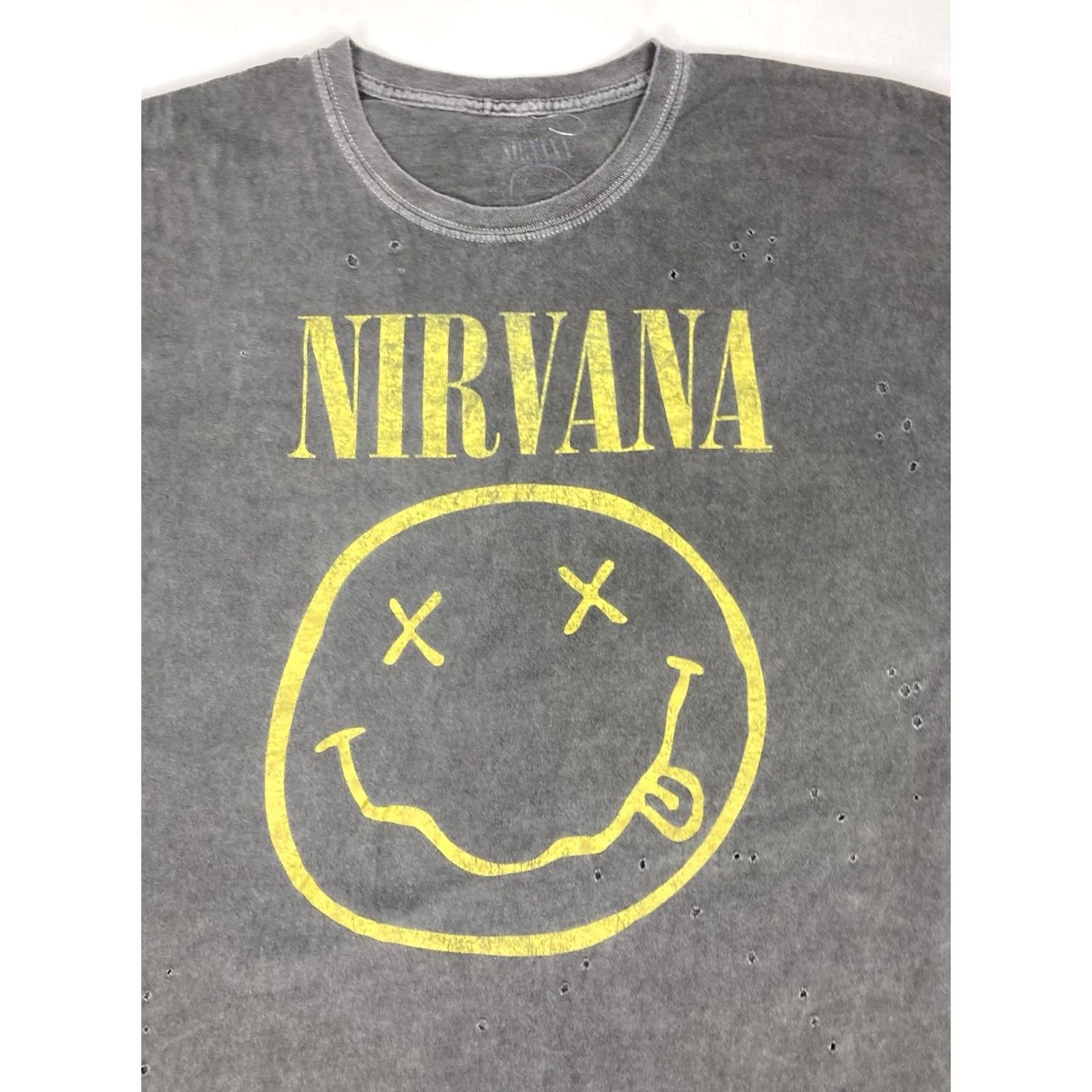 Vintage Nirvana T-Shirt Men XXL Oversized Gray Graphic Print Crew Neck Distressed All Seasons Music Band Logo Retro Shirt Size US XXL / EU 58 / 5 - 2 Thumbnail