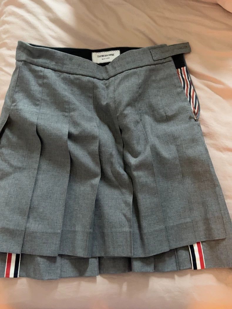 Thom Browne Thom Browne Gray pleated skirt 2503-Nextarrow Size 25" / US 0 / IT 36 - 1 Thumbnail