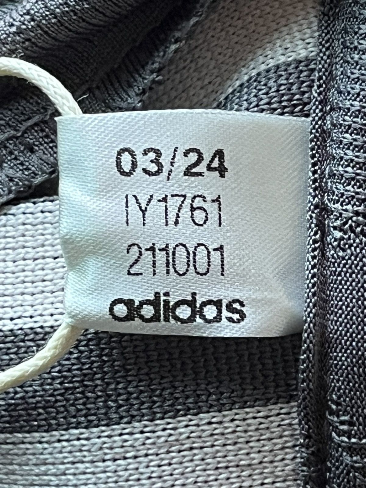 Adidas Adidas x Real Madrid 3rd Home Jersey 24/25 IY1761 Men Size L Size US L / EU 52-54 / 3 - 11 Thumbnail
