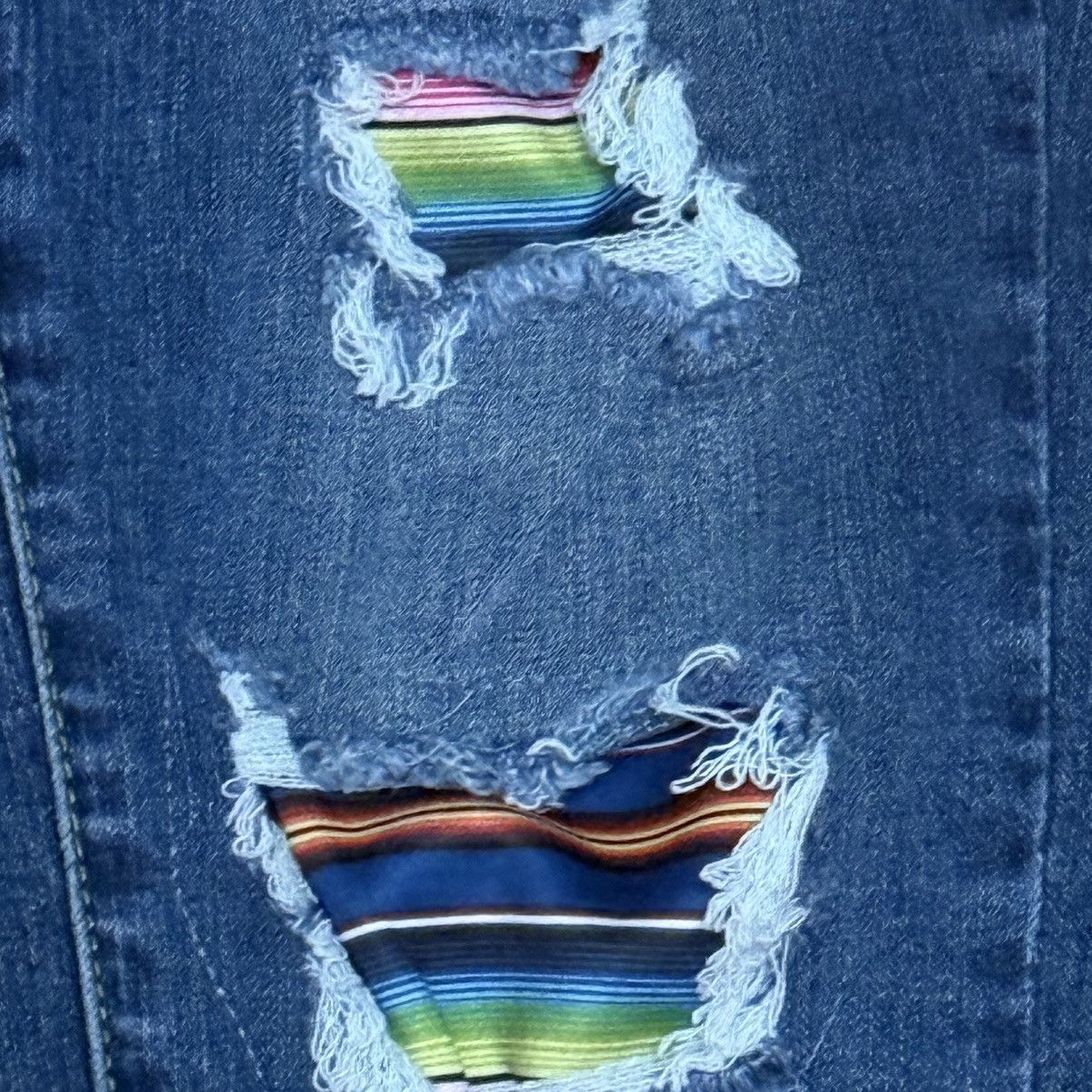 Judy Blue Judy Blue rainbow serape patch distressed jeans Size 29" - 6 Thumbnail