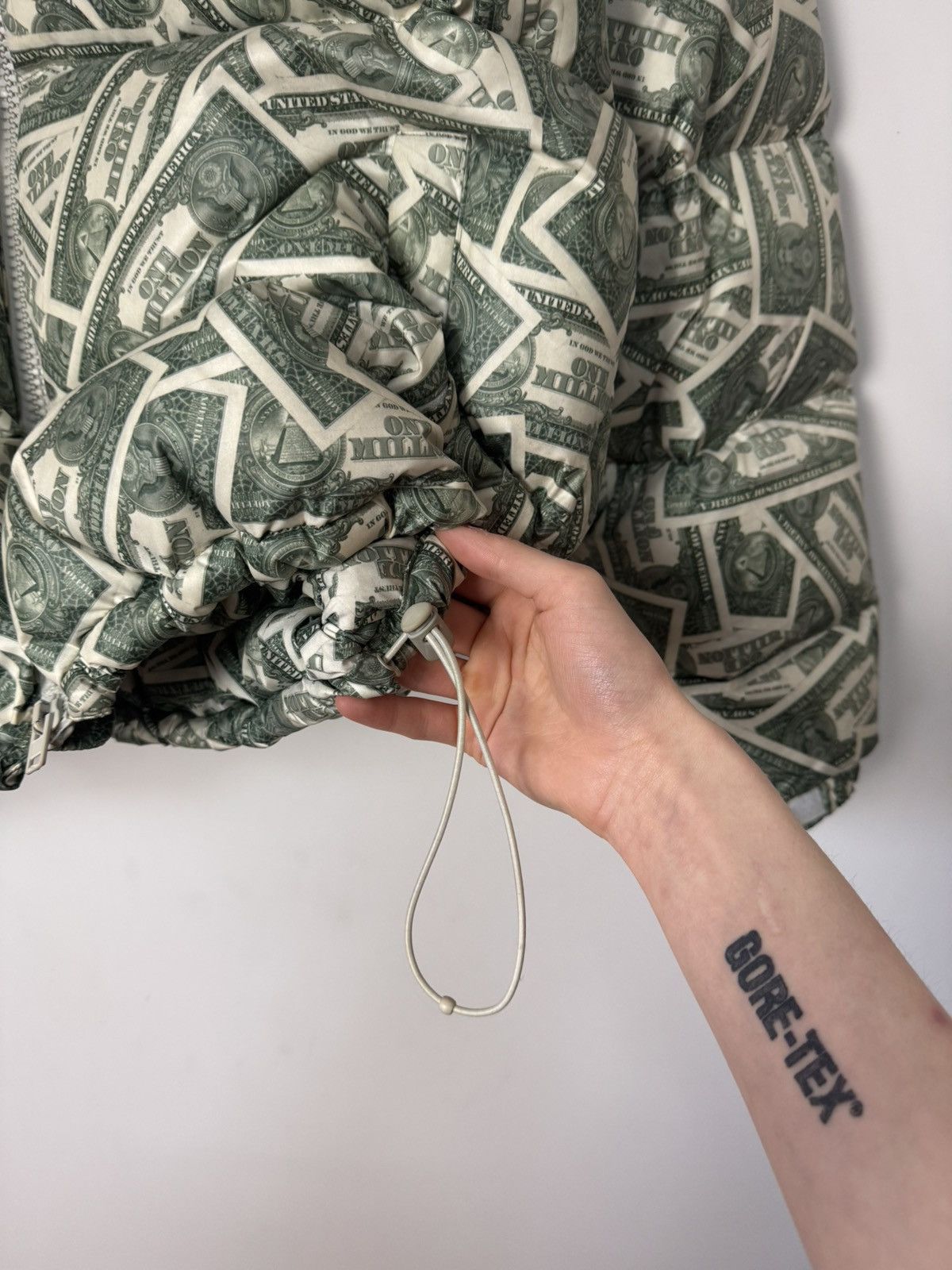 Vetements Vetements Million Dollar Print Down Puffer Jacket Luxury Size US S / EU 44-46 / 1 - 13 Thumbnail