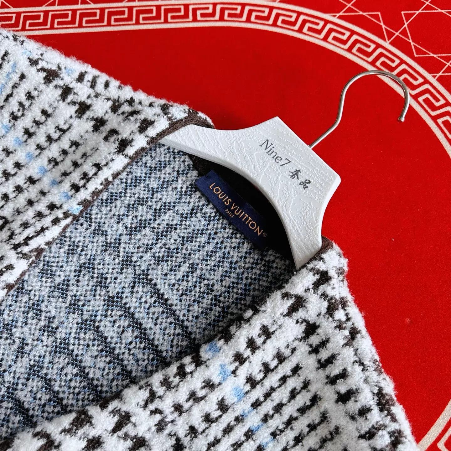 Louis Vuitton LV 26 Houndstooth All Over Logo Wool Cardigan XL Size US XL / EU 56 / 4 - 3 Thumbnail