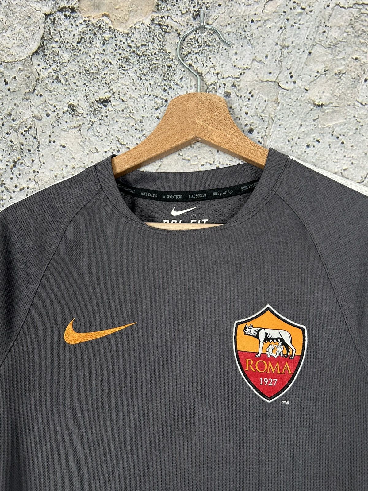 Nike AS Roma Nike Soccer Jersey Football Vintage Sportswear Size US S / EU 44-46 / 1 - 3 Thumbnail
