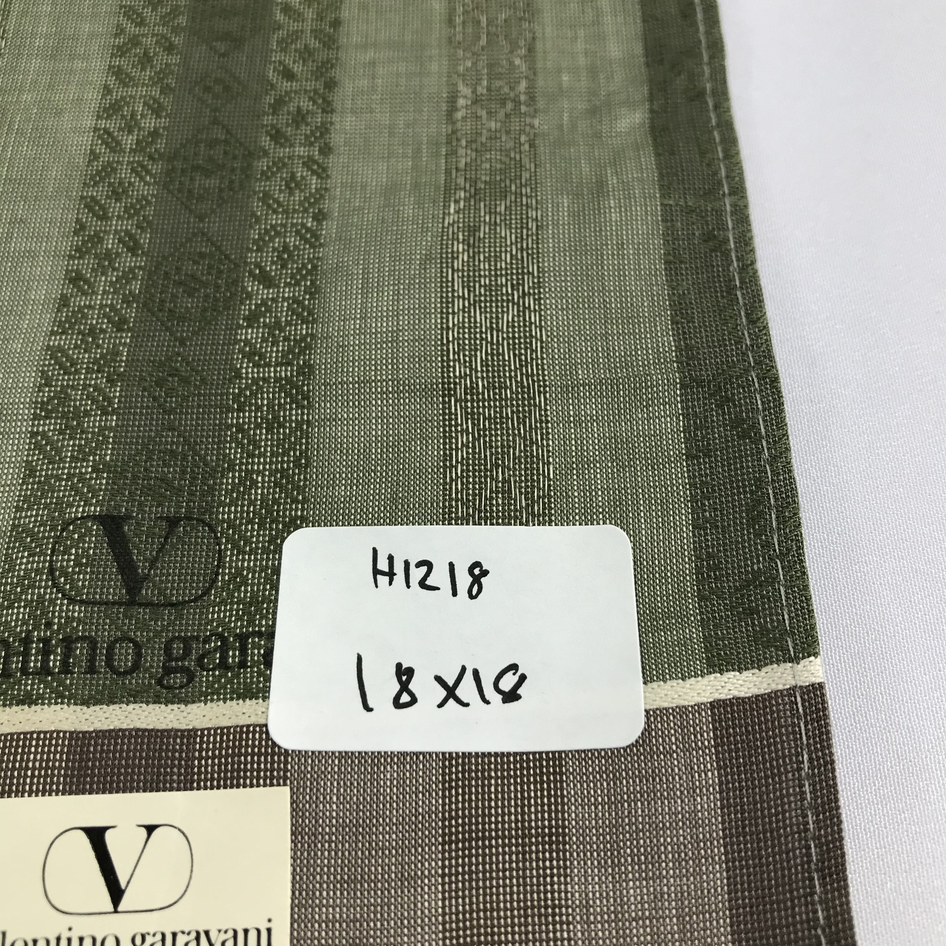 Vintage Valentino Garavani Handkerchief Neckerchief Bandana H1218 Size ONE SIZE - 4 Thumbnail