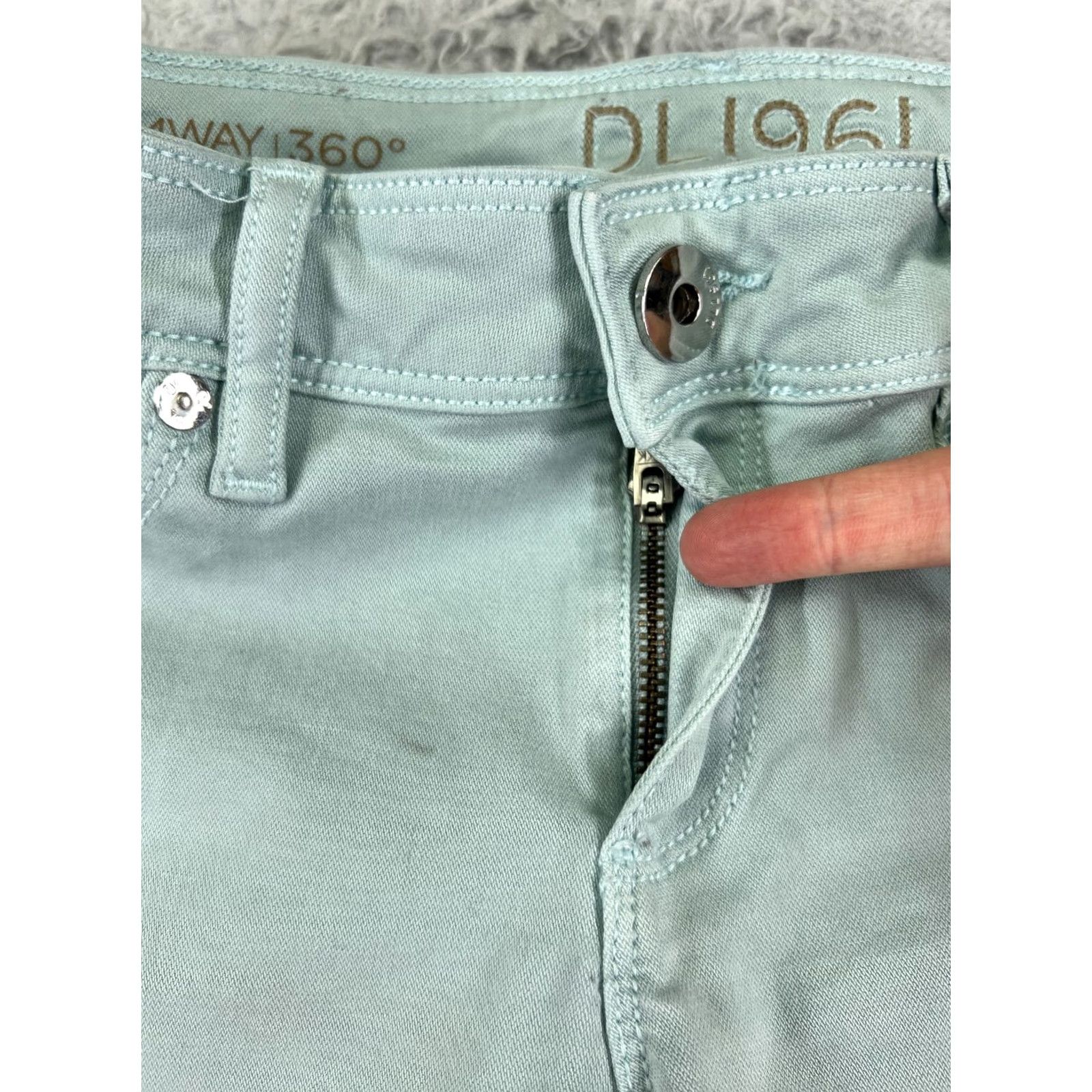 DL1961 DL1961 Jeans Womens 25 Green Denim Regular Skinny 5-Pocket Logo Zipper Button Distressed City Vintage? Size 42" / US 20 - 5 Thumbnail